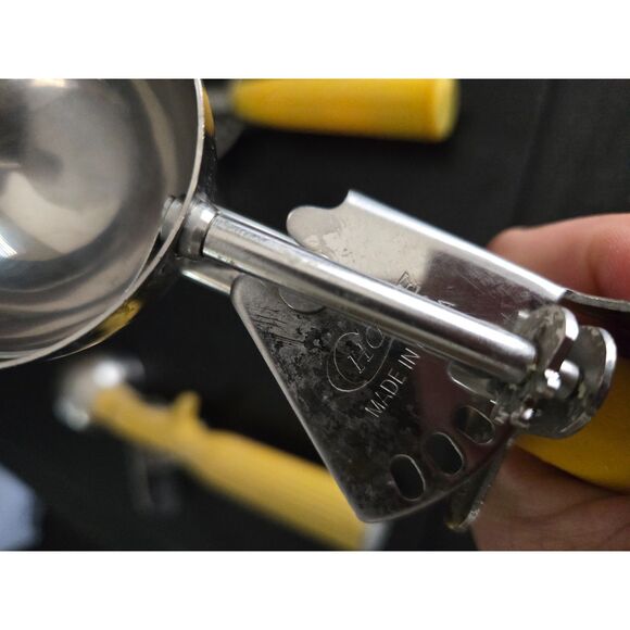 #20 Serving Disher Ice Cream Scoops Choice Lot of 4 Work Great - Picture 3 of 10